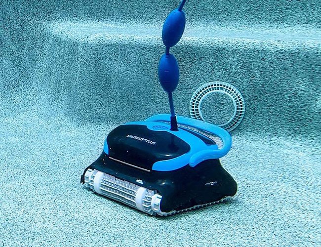 Robot za čiščenje bazena
