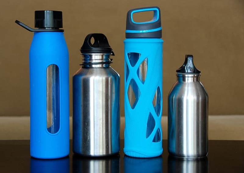 Kakšen material je najbolje izbrati za steklenice za vodo