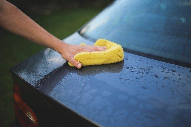 Avto lahko čistimo sami, a za globinsko čiščenje avtomobila je pametno najeti strokovnjake